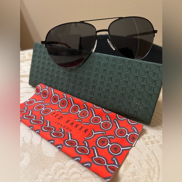 Ted Baker Aviator Unisex Sunglasses - Picture 3 of 12